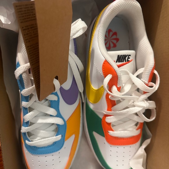 BNIB NEVER TRIED ON MULTI COLOR YOUTH NIKE MEMORY FOAM SHOES - Picture 6 of 7